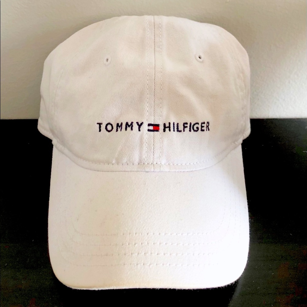 ✨Tommy Hilfiger white hat✨